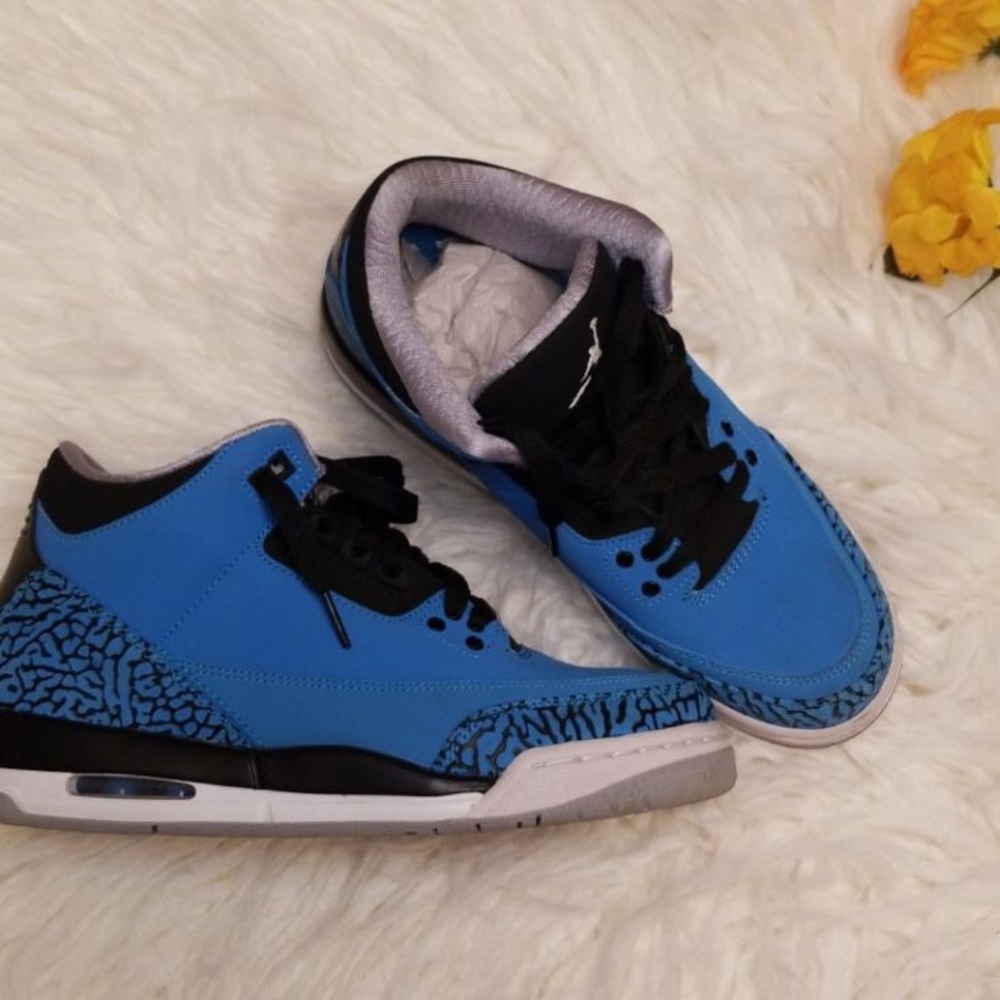 AUTHENTIC AIR JORDAN 3 RETRO (GS) - Picture 3 of 7